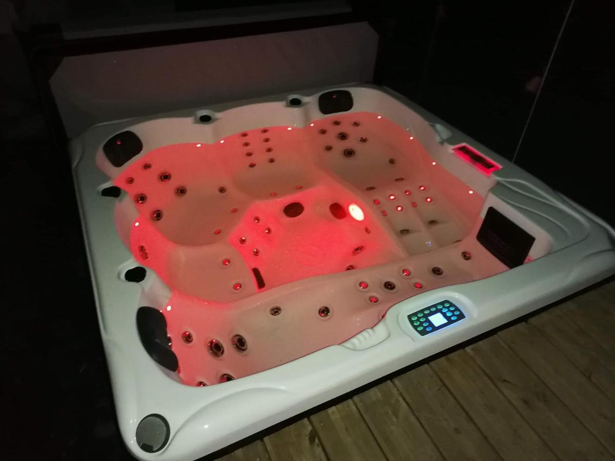 Cyris - Chambres Duplex Climatisees - Spa & Piscine Centre Ville Saint-Germain-des-Fosses Eksteriør bilde